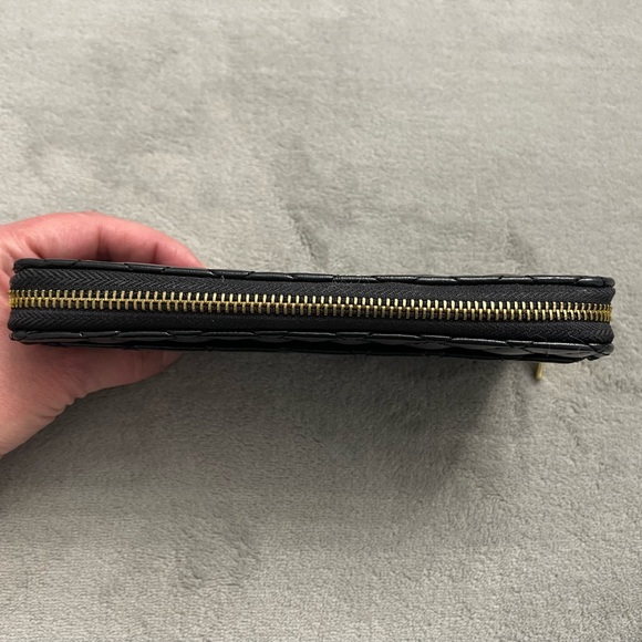 💜Olivia & Joy New York Black Quilted Faux Leather Zip Around Clutch Wallet - Picture 4 of 5